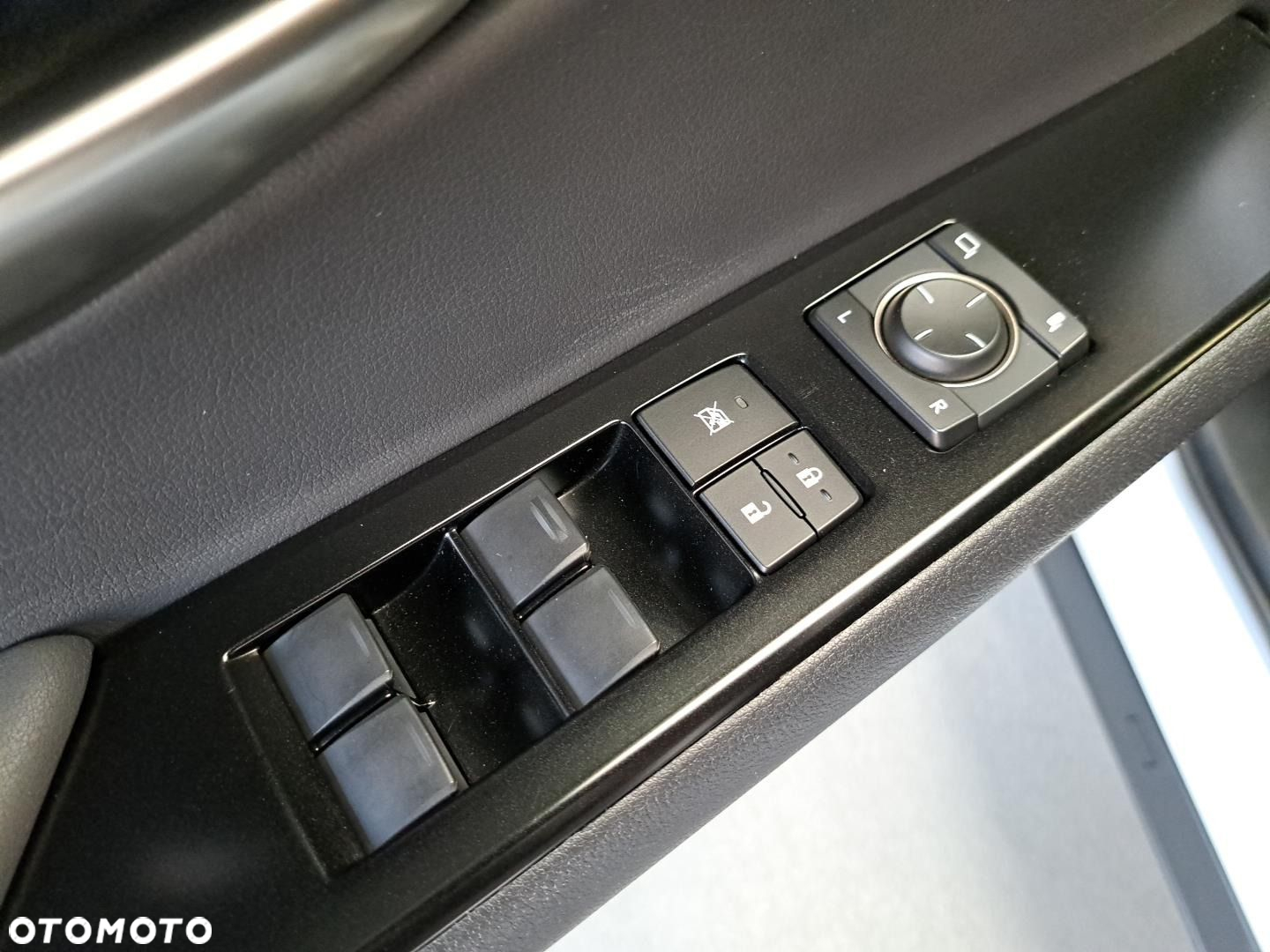 Lexus UX - 27