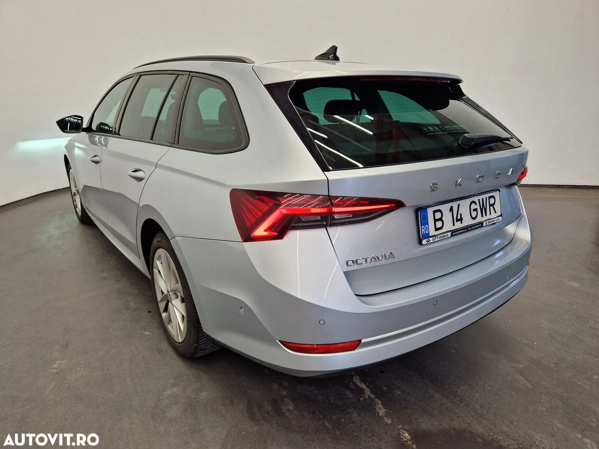 Skoda Octavia Combi 2.0 TDI DSG Style - 4