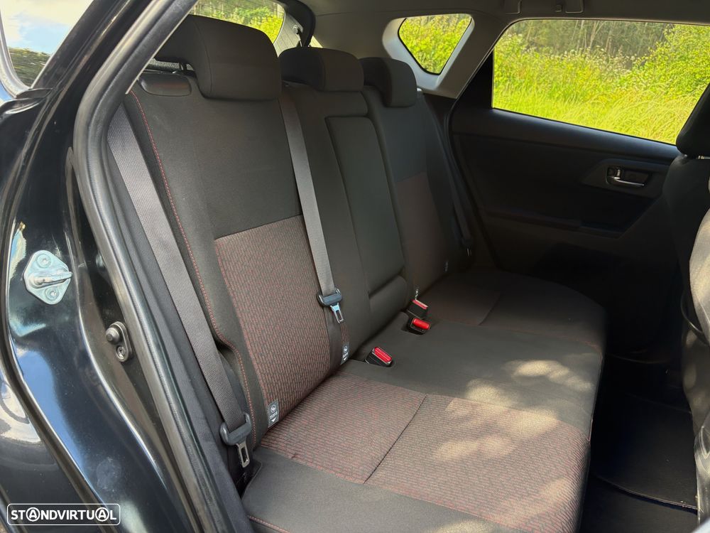 Toyota Auris 1.4 D-4D Comfort+Pack Sport - 17
