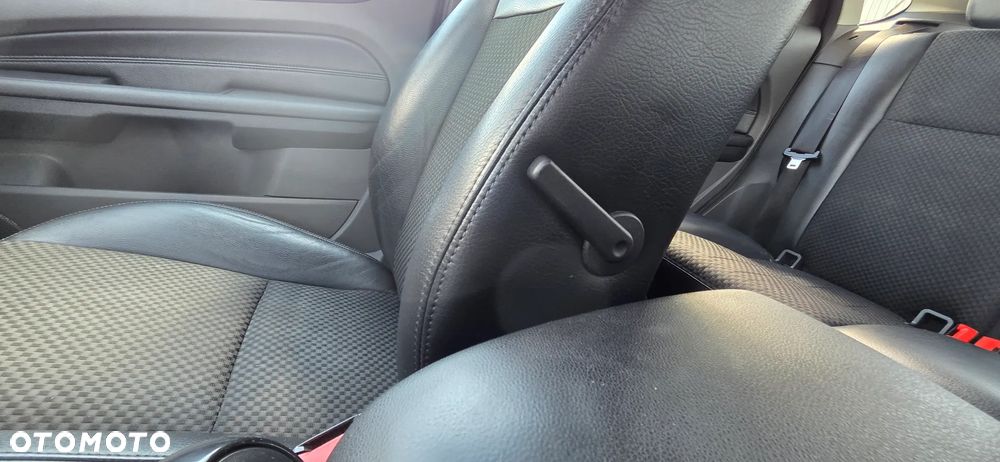 Ford Focus 2.0 16V Titanium - 23