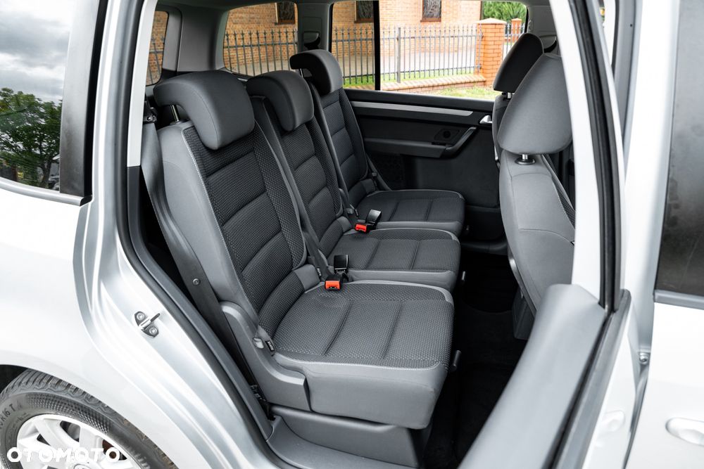 Volkswagen Touran 2.0 TDI DPF BlueMotion Technology DSG STYLE - 22