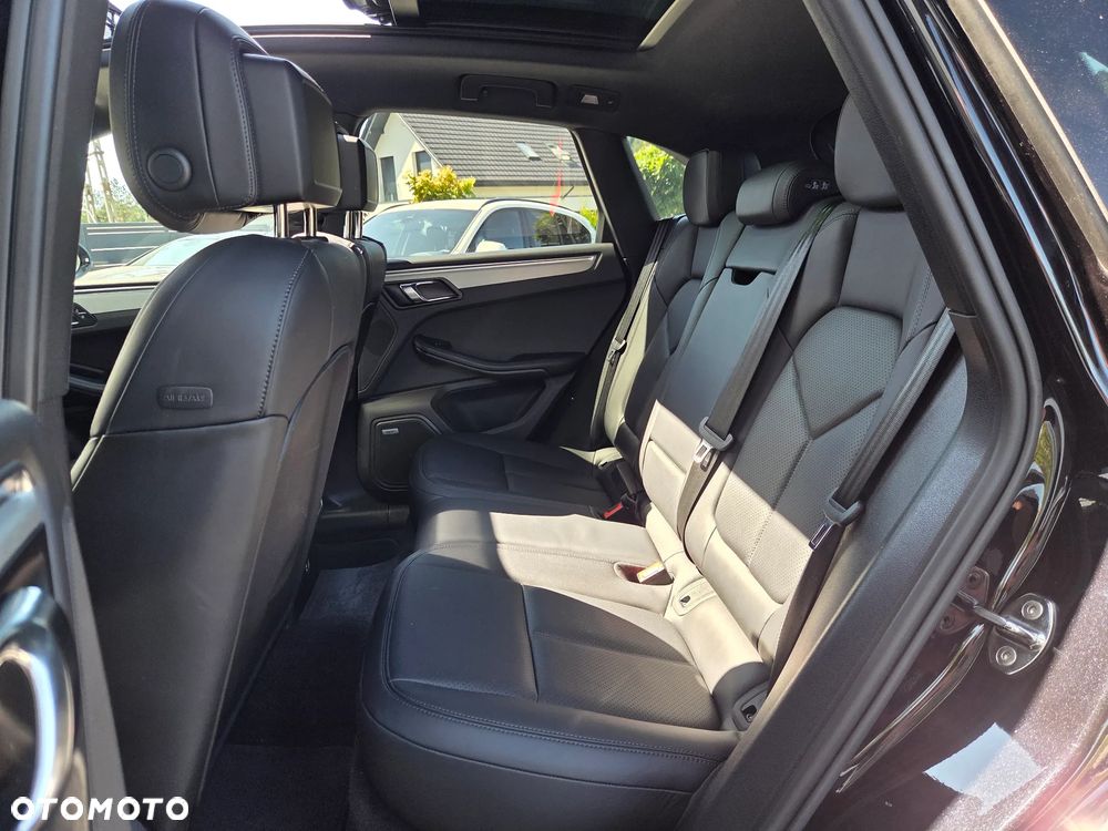 Porsche Macan T - 16