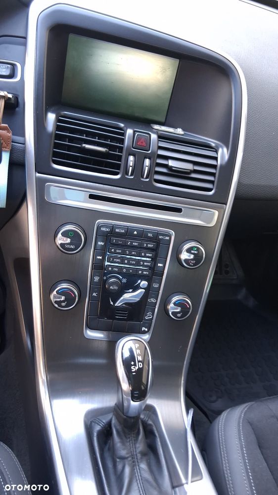 Volvo XC 60 ver-2-4d-awd-momentum - 11