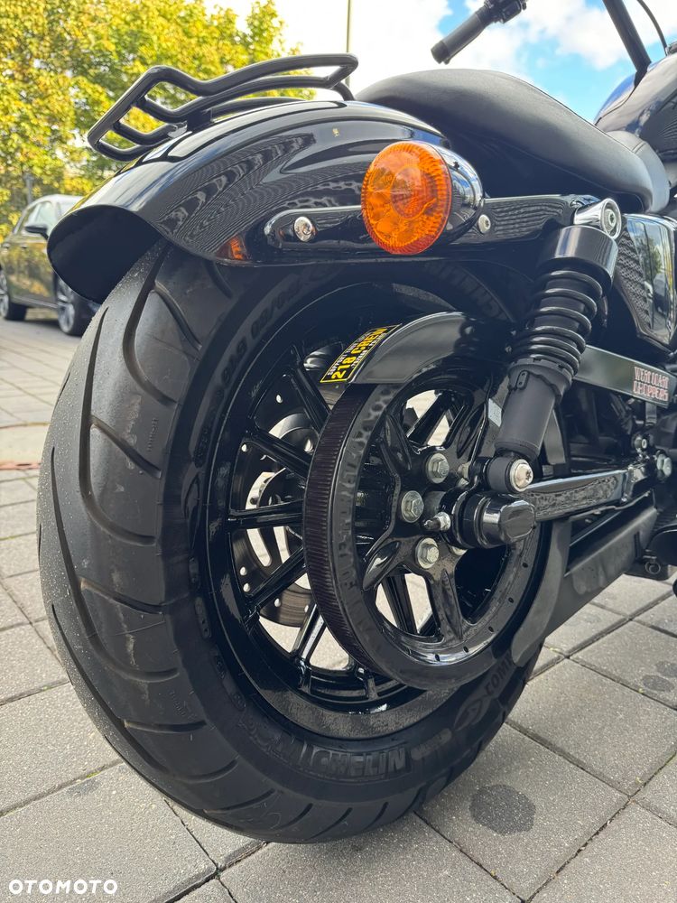 Harley-Davidson Sportster Custom 883C - 12