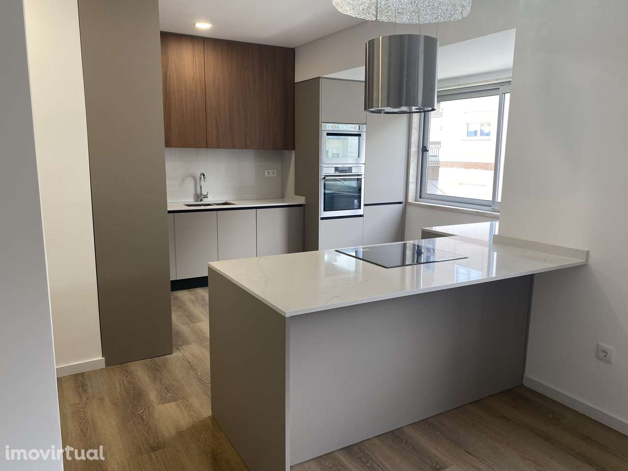 T4 Novo com garagem, varanda e ar condicionado - Grande imagem: 3/35