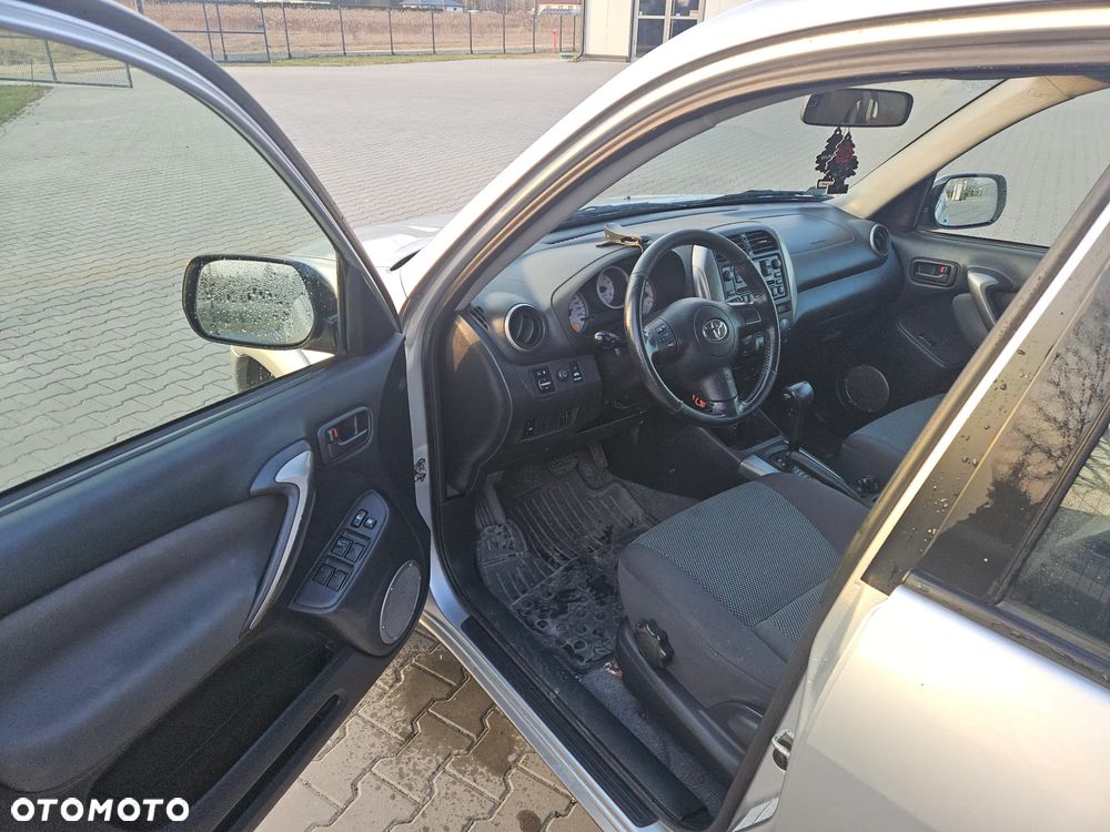 Toyota RAV4 2.0 VVT-i 4x4 - 11