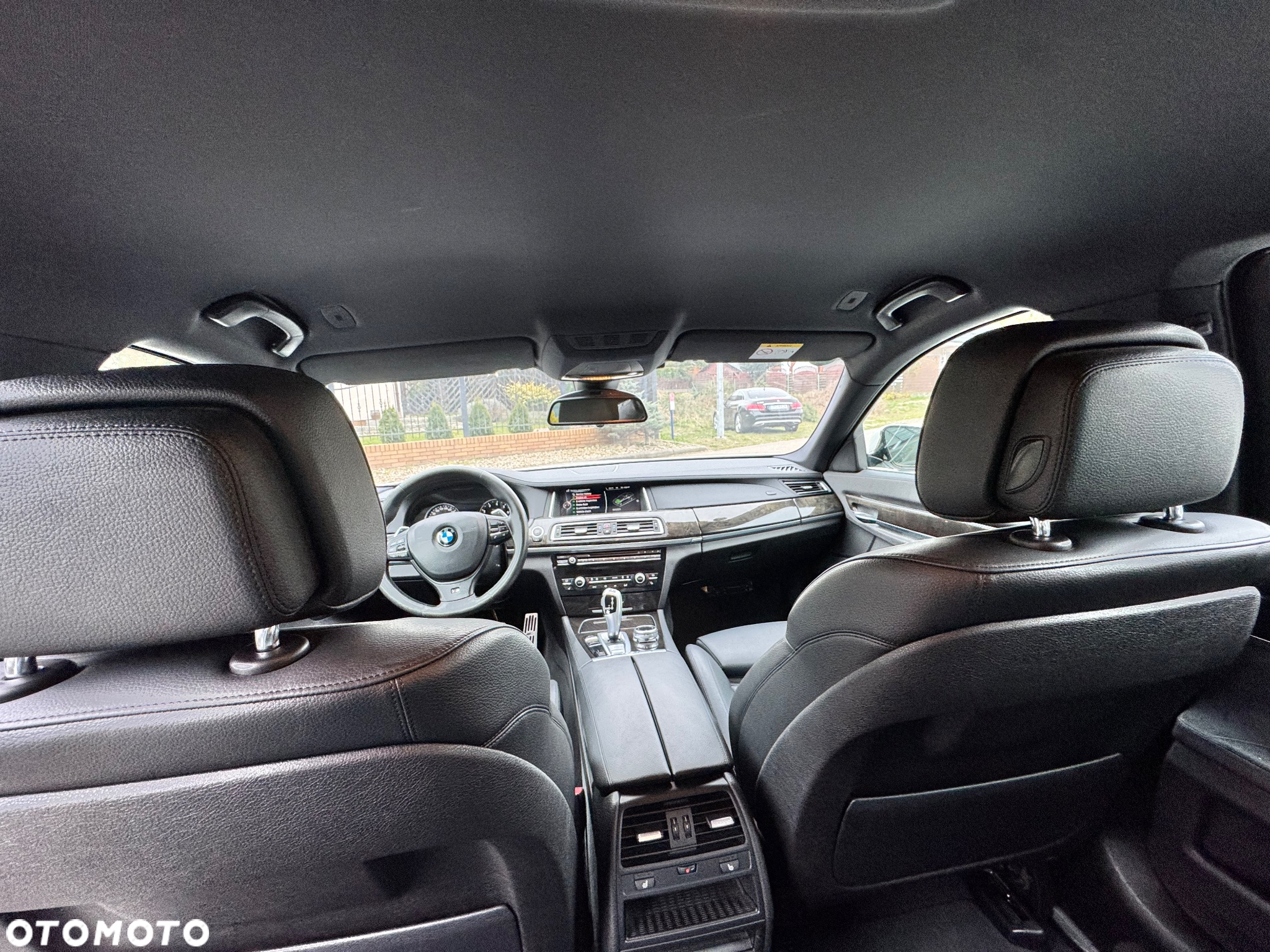 BMW Seria 7 740i - 32