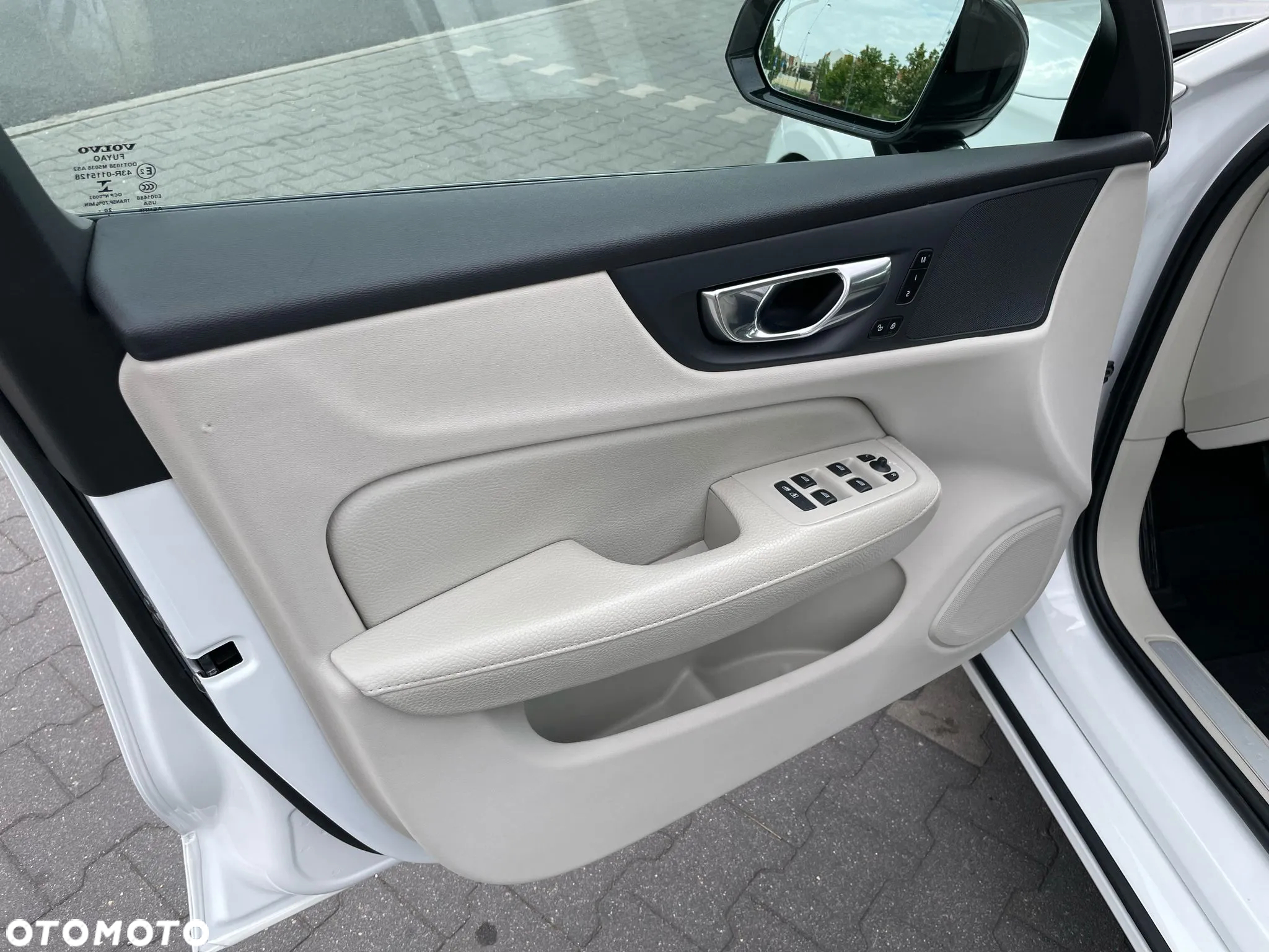 Volvo S60 T5 AWD R-Design - 12