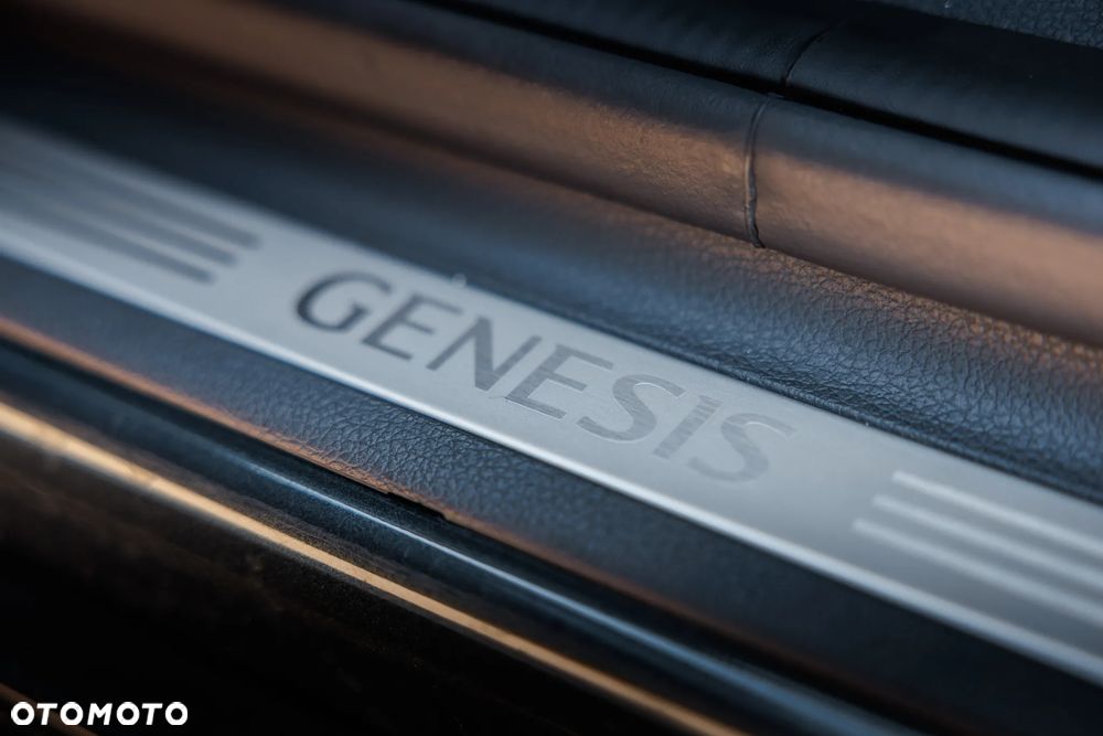 Genesis G70 2.0T Plus AWD 8AT Sport - 24