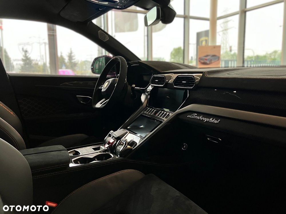 Lamborghini Urus - 10