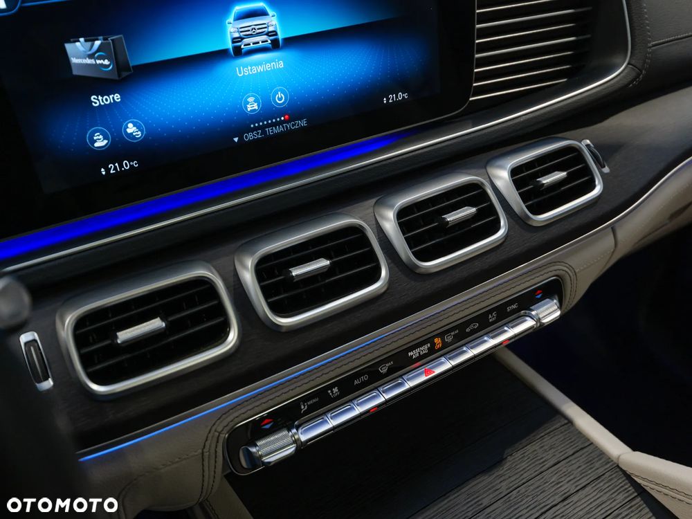 Mercedes-Benz GLS - 32