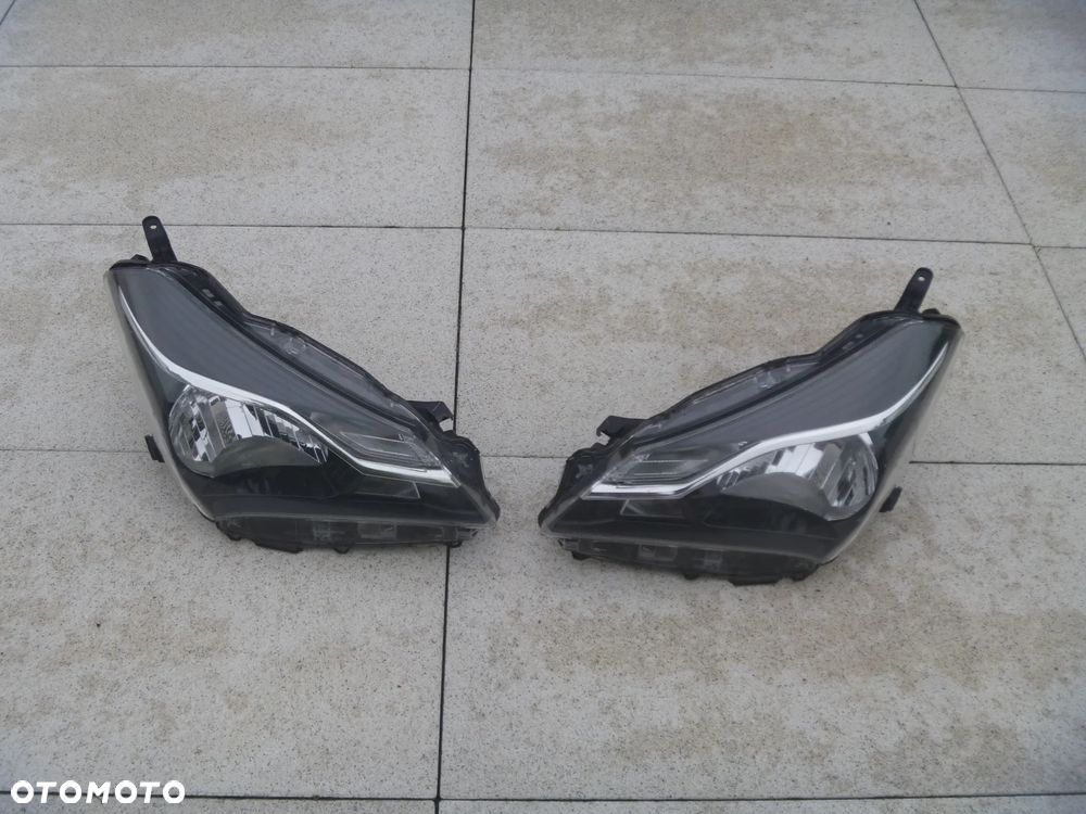 TOYOTA YARIS III BŁOTNIK PRAWY ORYGINAŁ - 11