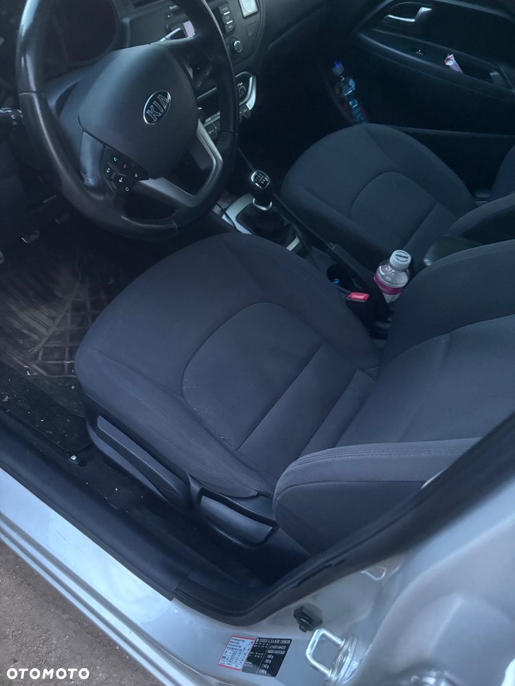 Kia Rio - 8