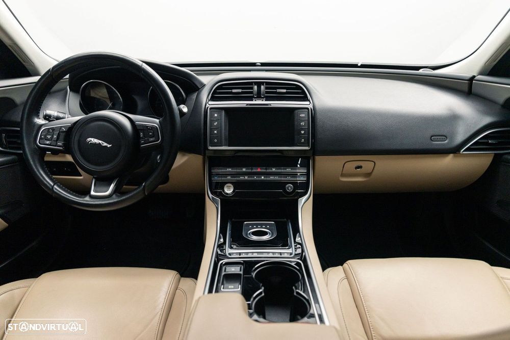 Jaguar XE 2.0 D Prestige Aut. - 15