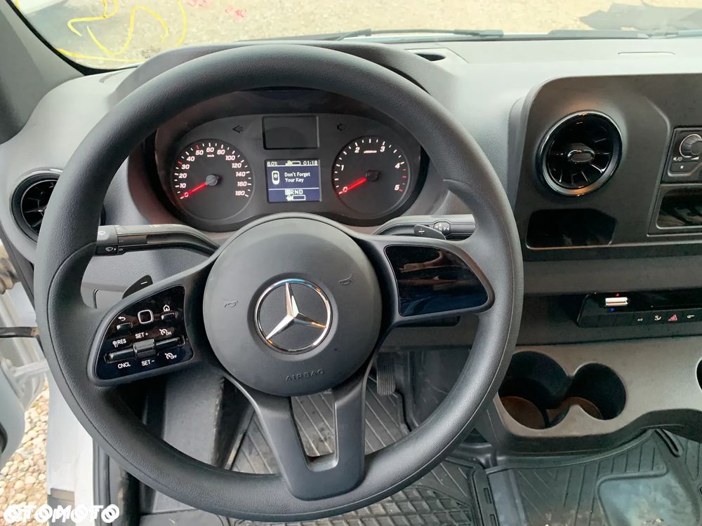 Mercedes-Benz Sprinter - 8