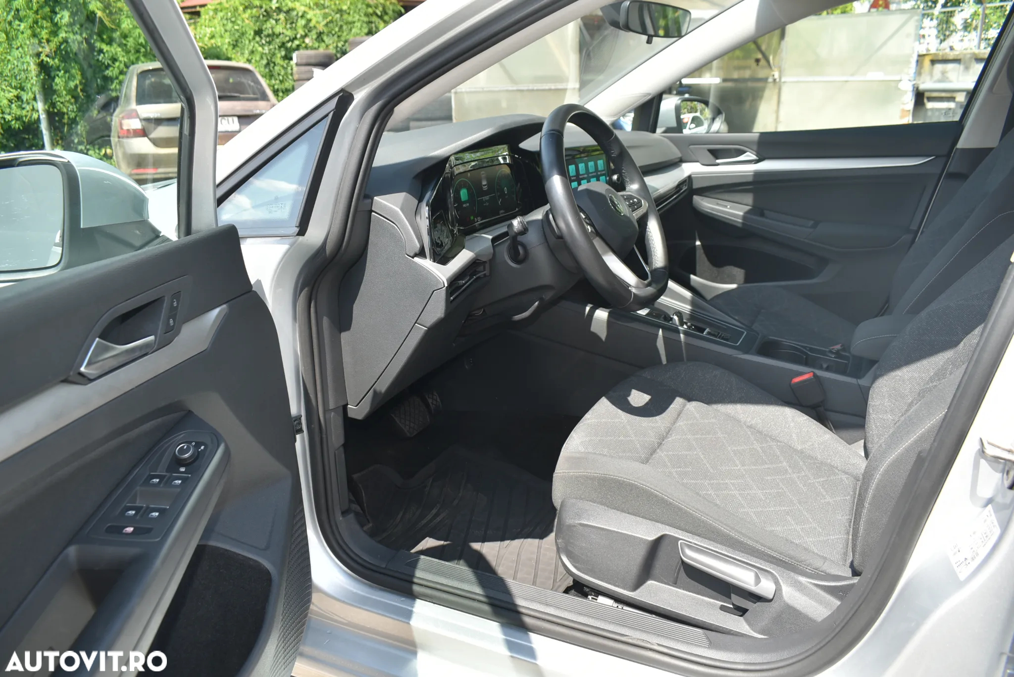 Volkswagen Golf 1.0 eTSI DSG MHEV Life - 10