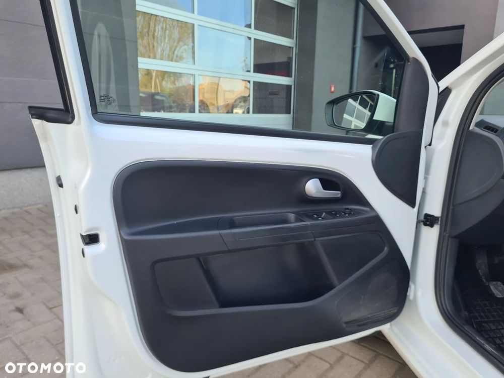 Volkswagen up! United - 10