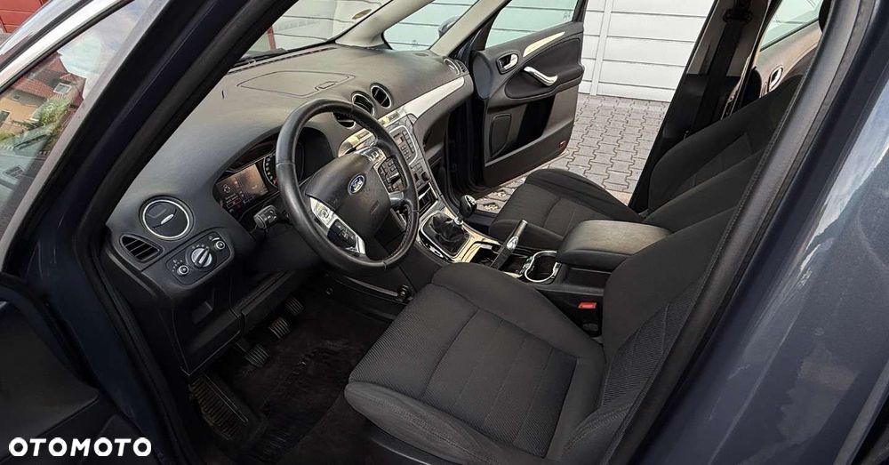 Ford S-Max - 13