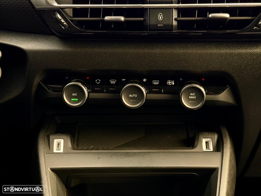 Citroën e-C4 50 kWh E-Series Collection - 15