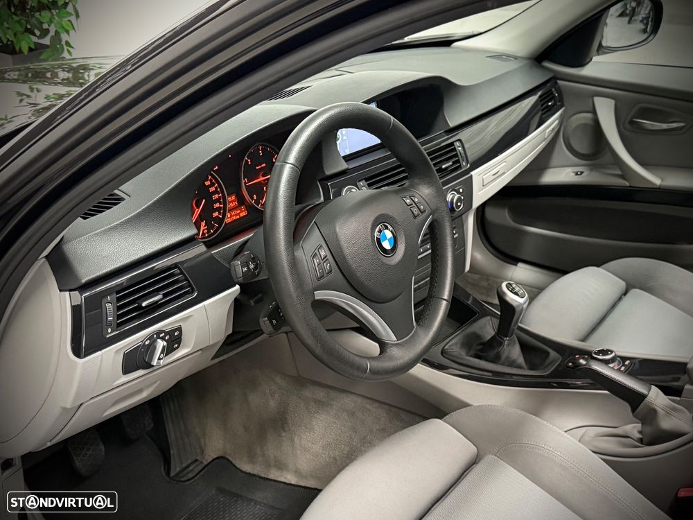 BMW 320 d Line Sport - 12