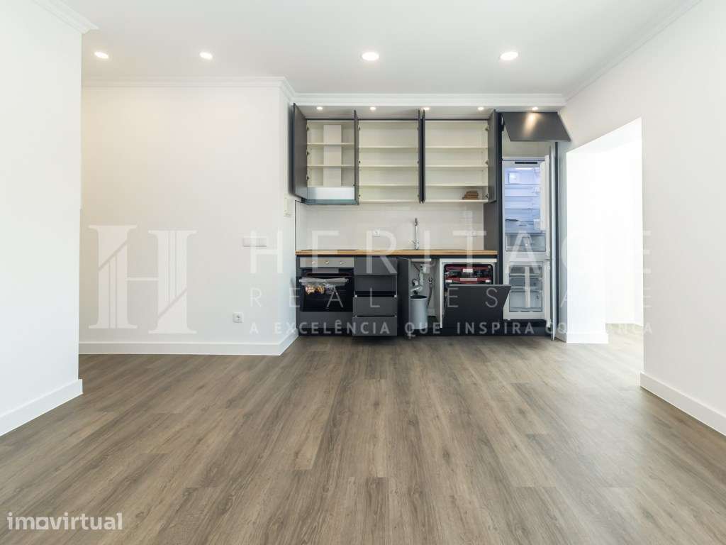T2 totalmente remodelado na prestigiada Avenida do Bocage - Grande imagem: 4/43