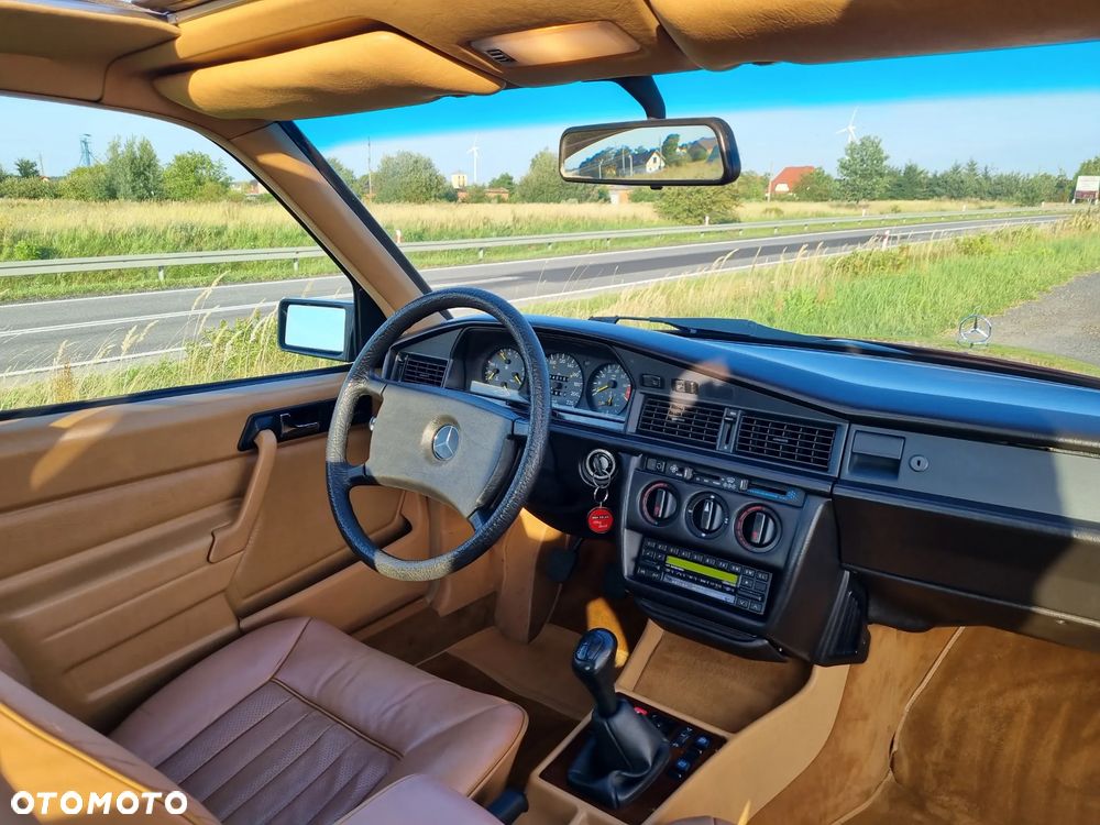 Mercedes-Benz W201 (190) - 2