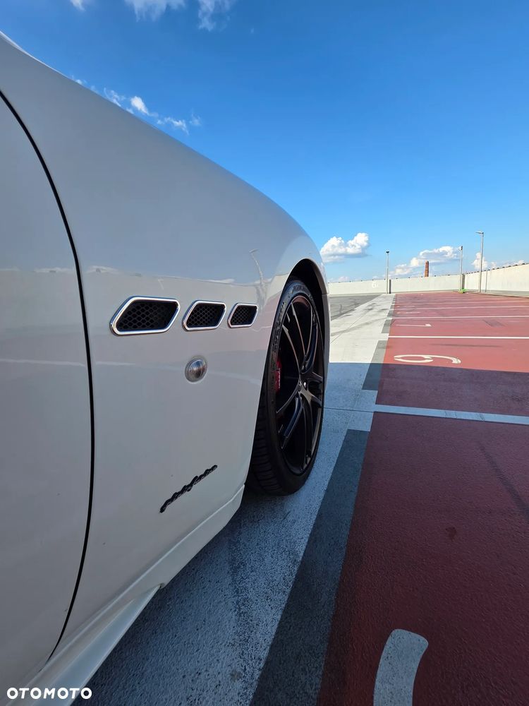 Maserati GranTurismo S Automat - 20