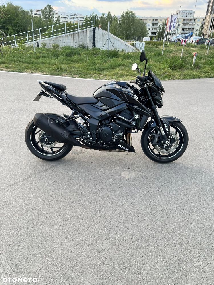 Suzuki GSX - 9