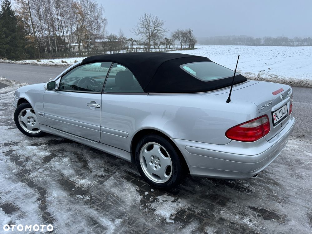 Mercedes-Benz CLK - 12