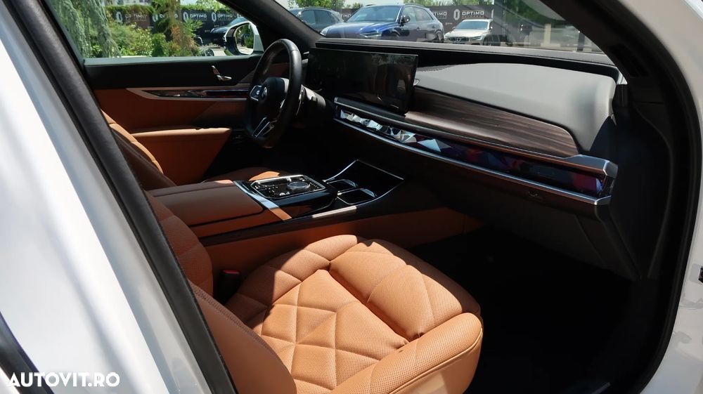 BMW Seria 7 740d xDrive MHEV - 14