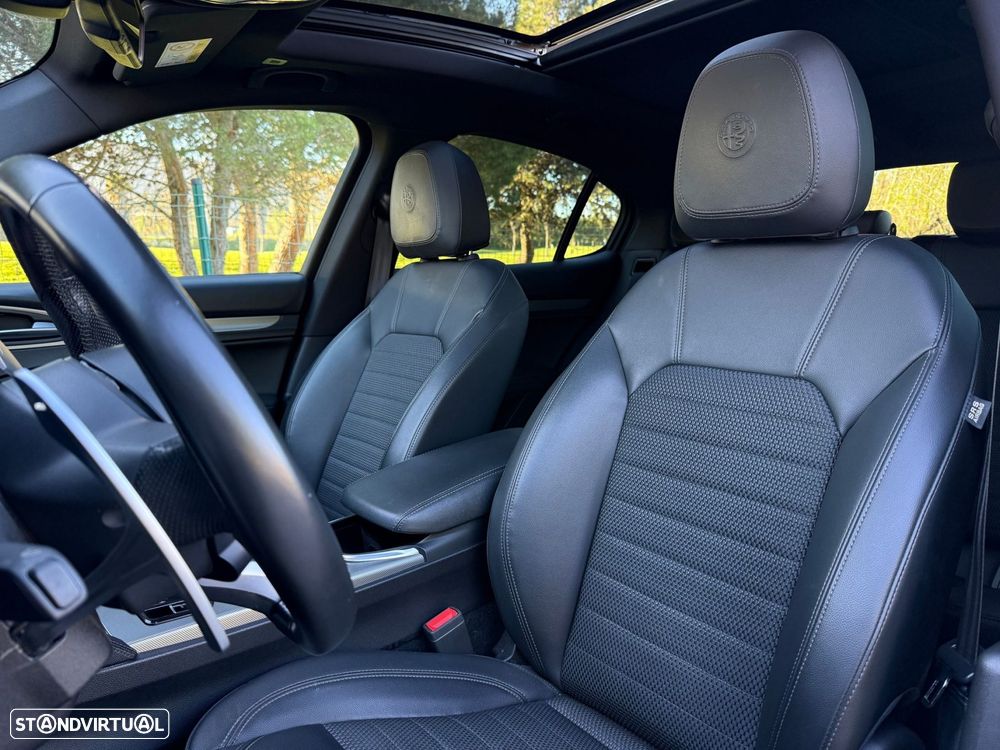 Alfa Romeo Stelvio 2.2 D Sprint Q4 AT8 - 26