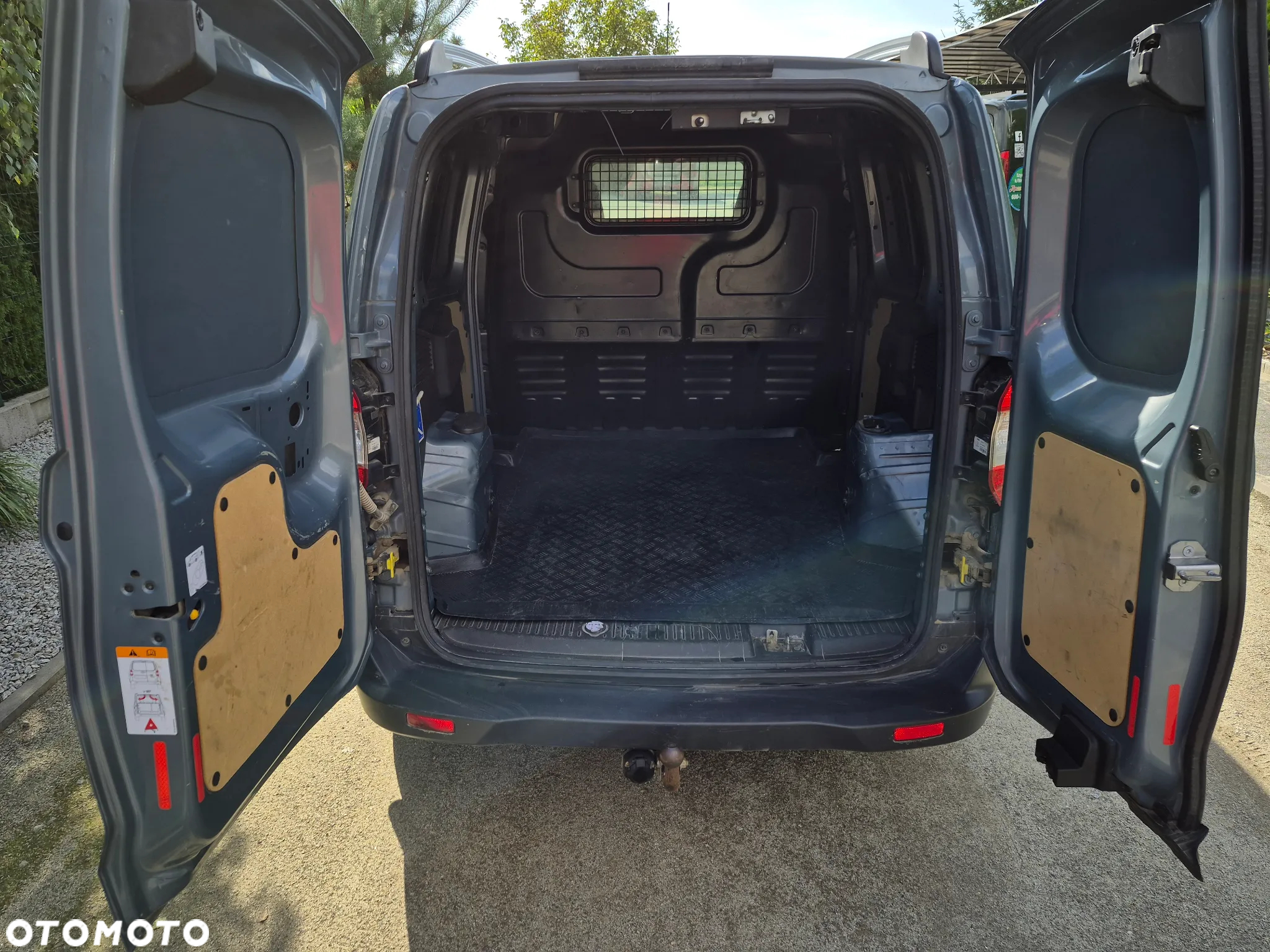 Ford COURIER - 8