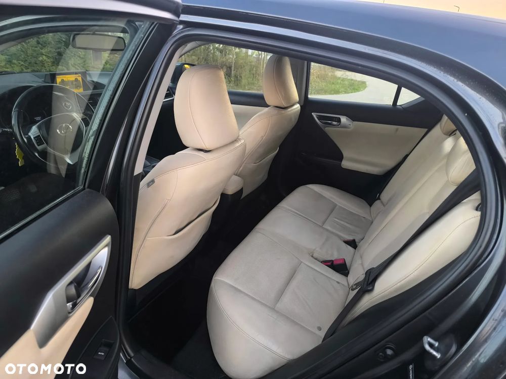 Lexus CT 200h Prestige - 12