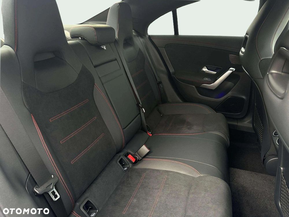 Mercedes-Benz CLA - 10