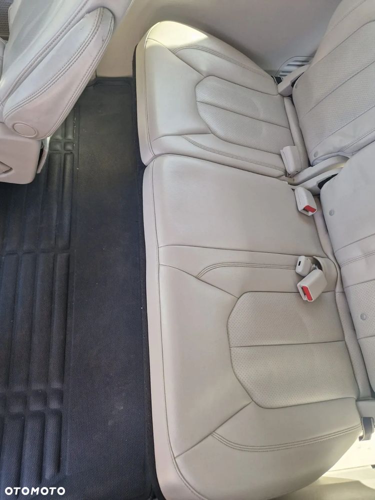 Chrysler Pacifica - 11