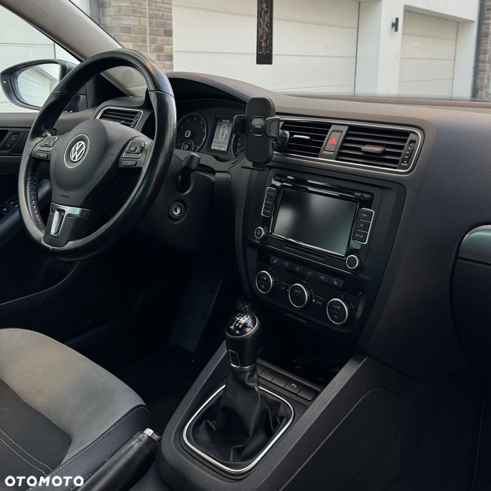 Volkswagen Jetta - 10