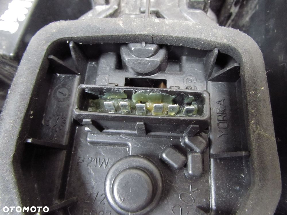 BERLINGO PARTNER 96-02 LAMPA TYL LEWA CIEMNA - 7