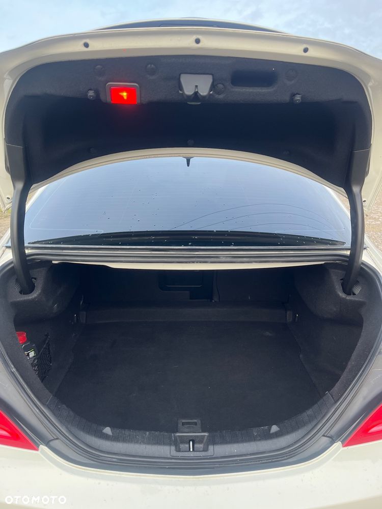 Mercedes-Benz CLA 250 4Matic 7G-DCT - 12