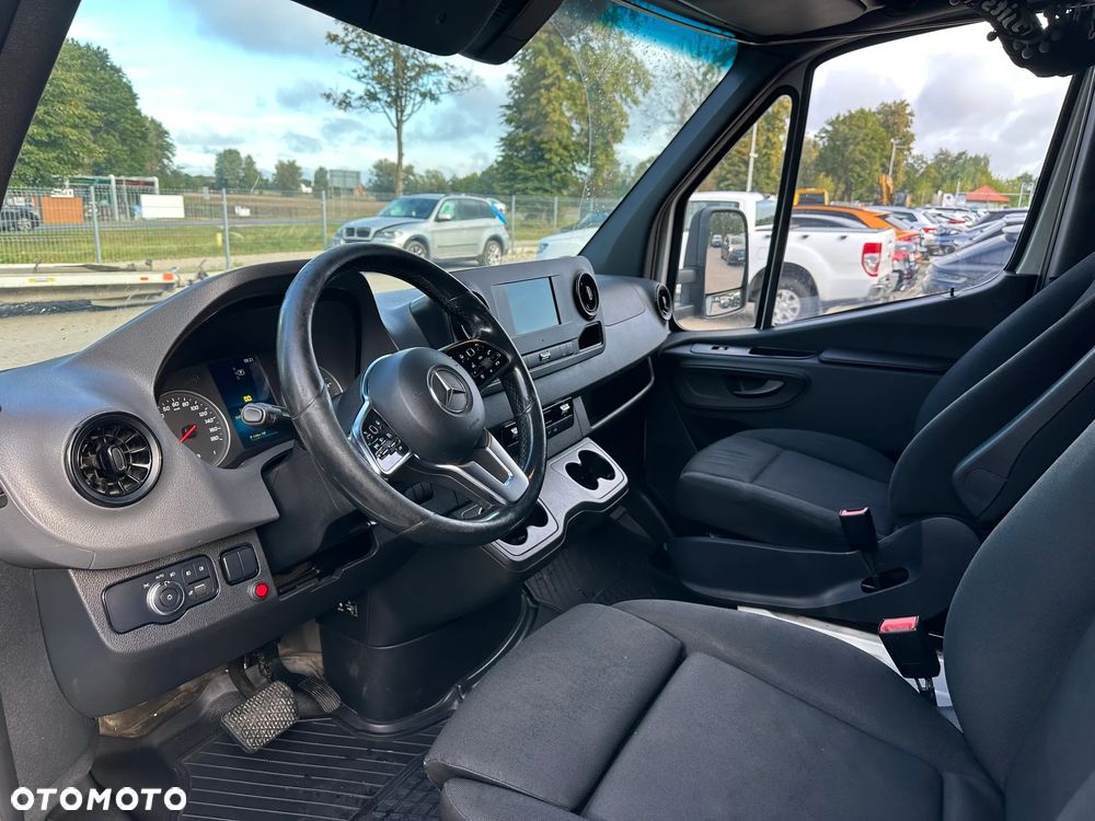 Mercedes-Benz Sprinter - 11