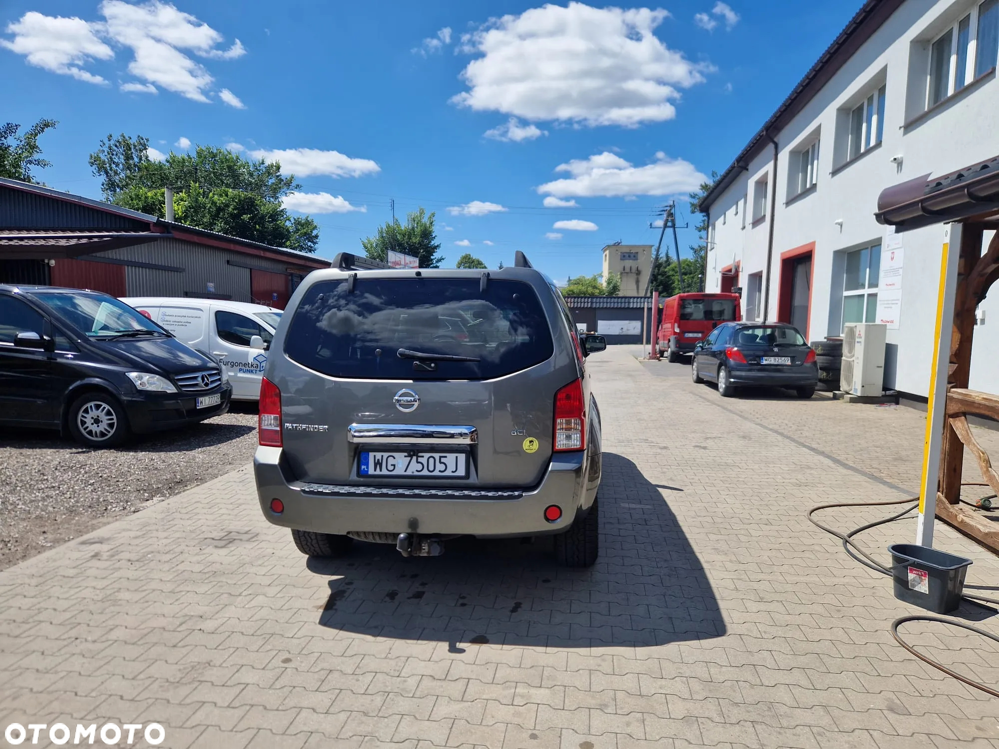 Nissan Pathfinder - 11
