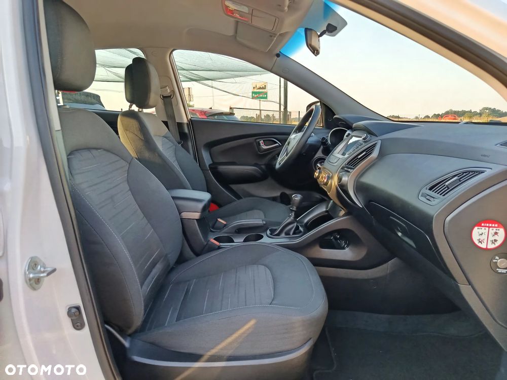 Hyundai ix35 blue 1.6 2WD Finale Silver - 8