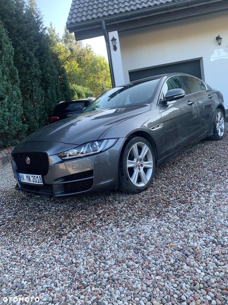 Jaguar XE - 2