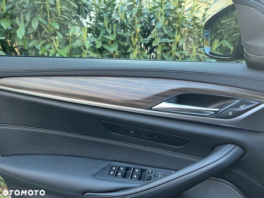 BMW Seria 5 M550i xDrive sport - 18