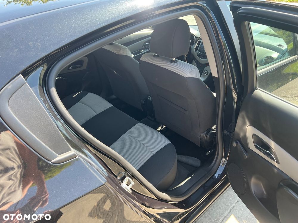 Chevrolet Cruze 1.6 LS - 23