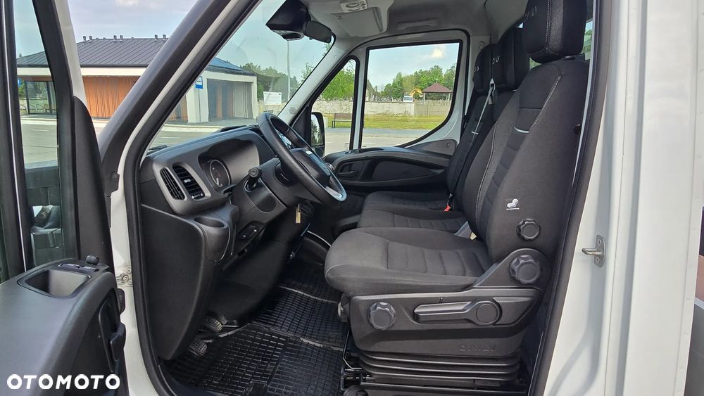 Iveco ❗️❗️DAILY 3.0 180KM MAXI 50C18 JAK NOWY ❗️❗️MODEL 2024 / BLOKADA MOSTU / SKRZYNIA OTWARTA WIDAR 10 PALET / 3500KG HAK / PIERWSZY WŁASCICIEL / NAVI / KAMERA COFANIA / FULL LED / TEMPOMAT AKTYWNY / BLIŹNIAKI / BURTY ALUMINIOWE / WERSJA WZMOCNIONA / FULL OPCJA / SERWIS ASO / SALON POLSKA / 35C15 50C15 35C18❗❗ JAK Z SALONU - NOWY -❗❗ - 35