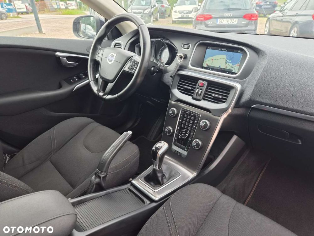 Volvo V40 T2 Momentum - 21