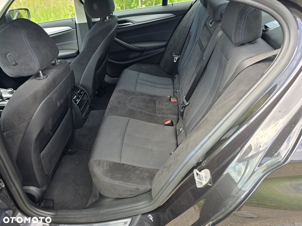 BMW Seria 5 530d Sport Line - 12