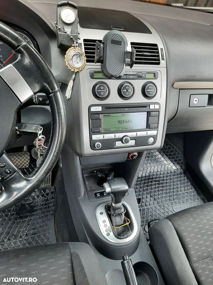 Volkswagen Touran 1.9 TDI DPF Highline DSG - 11