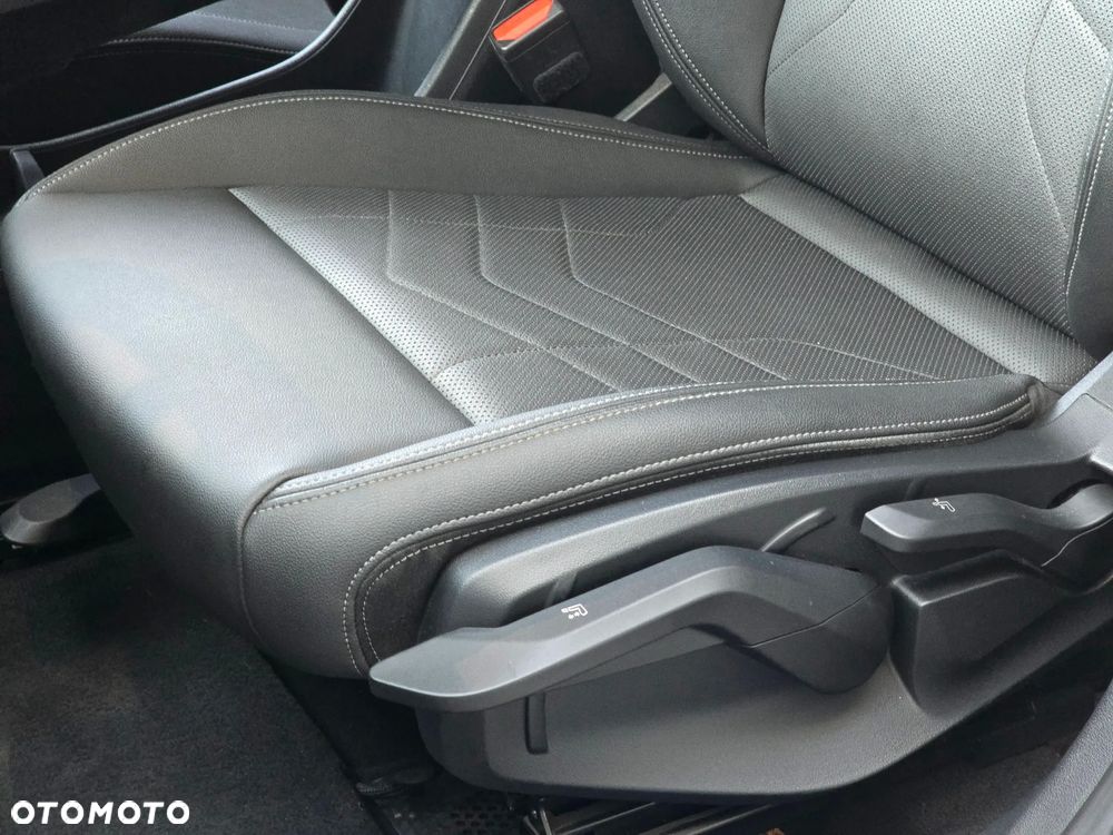 BMW Seria 2 218i - 11