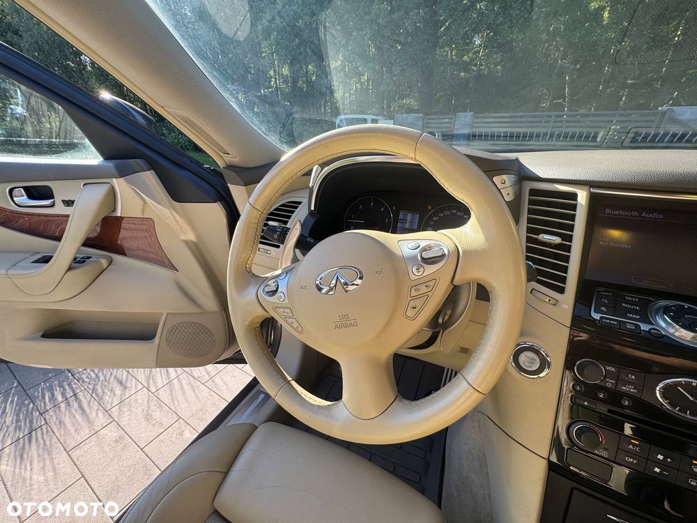 Infiniti QX70 - 21